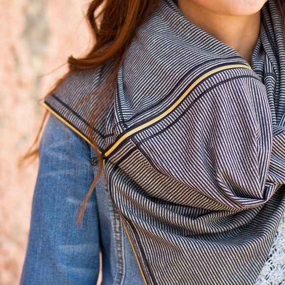 Lululemon Vinyasa Gray and Black Striped Scarf